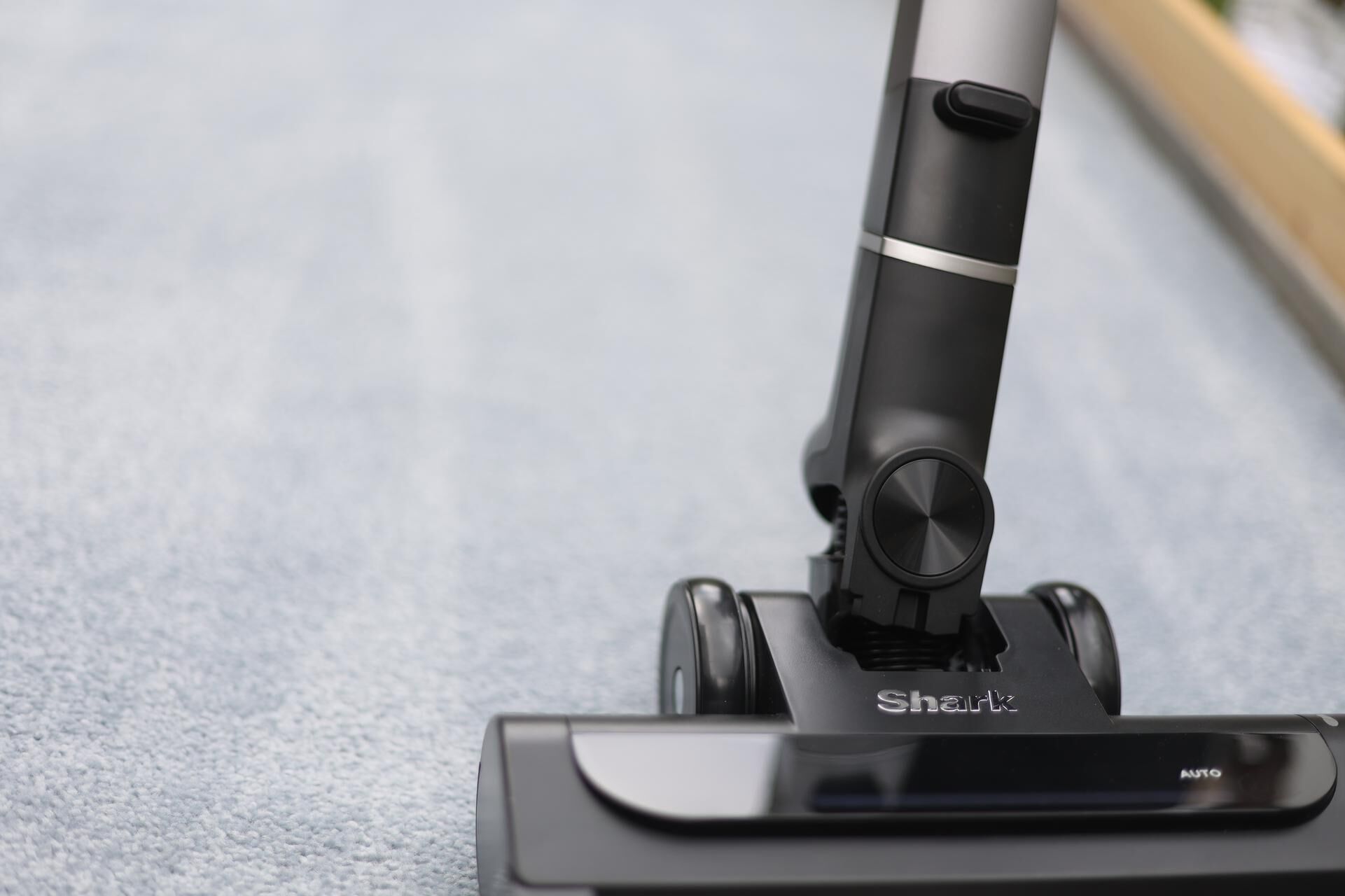 Die gut bewegliche Bodendüse des Shark Stratos